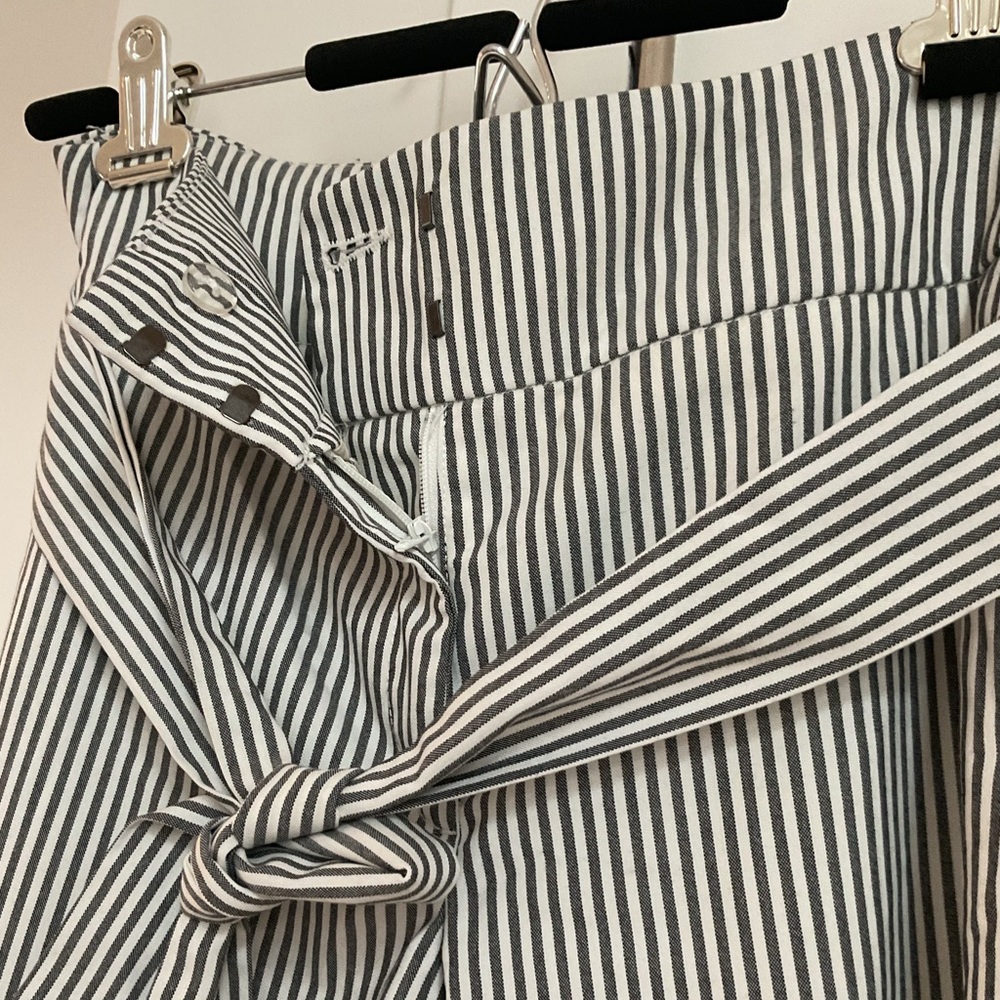 *** DYNAMITE Work or Play friendly pinstriped Belted ankle Women's Pant - Picture 5 of 9
